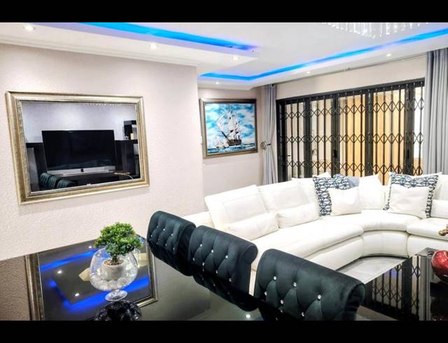 3 BEDROOM TOWNHOUSE FOR SALE IN BEDFORD GARDENS